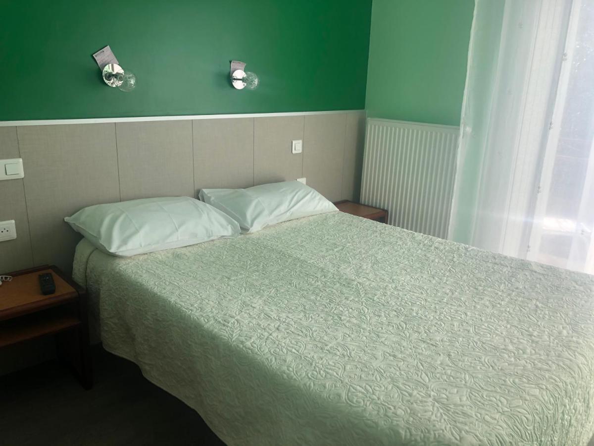 Hotel Les Troenes Montpellier Bagian luar foto