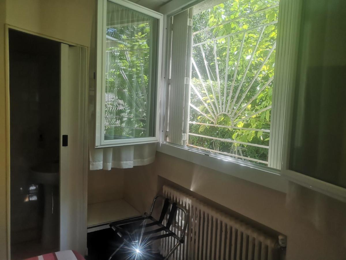 Hotel Les Troenes Montpellier Bagian luar foto